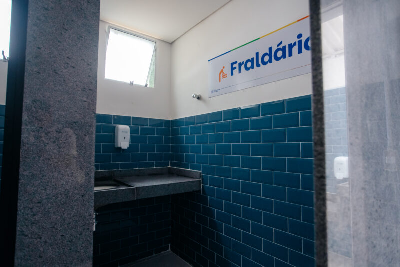 BANHEIROS PÚBLICOS COM ACESSIBILIDADE SÃO ENTREGUES NA PRAÇA GIOVANNI BREDA