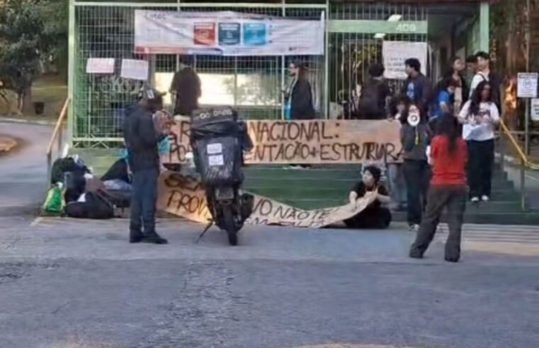 ALUNOS DA ETEC LAURO GOMES ADEREM À GREVE NACIONAL NA TARDE DESTA QUARTA-FEIRA