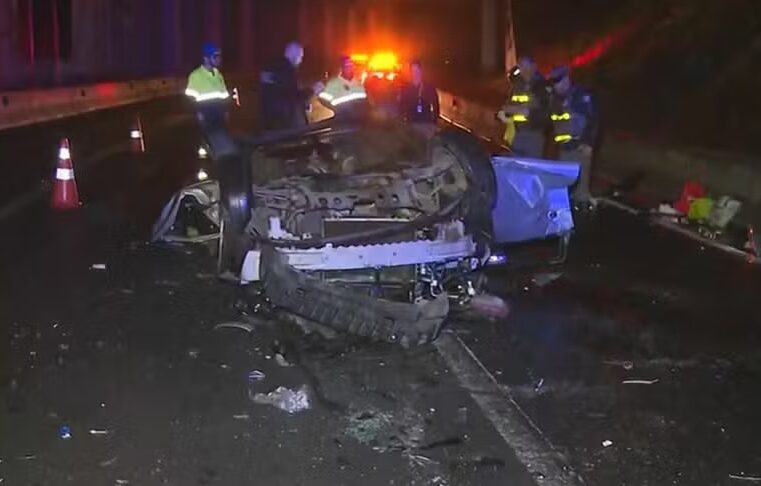 QUATRO JOVENS MORREM APÓS CARRO CAIR DE ALÇA NO RODOANEL EM SÃO BERNARDO