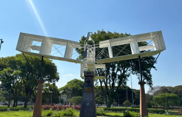 RÉPLICA DO 14 BIS NA PRAÇA CAMPO DE BAGATELLE PASSA POR NOVA RESTAURAÇÃO EM SÃO PAULO