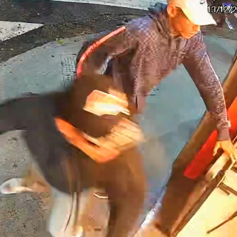 DOIS ROUBOS EM LOJA OXXO DO RUDGE RAMOS DURANTE MADRUGADAS SEGUIDAS; UM DELES TERMINA EM LUTA CORPORAL