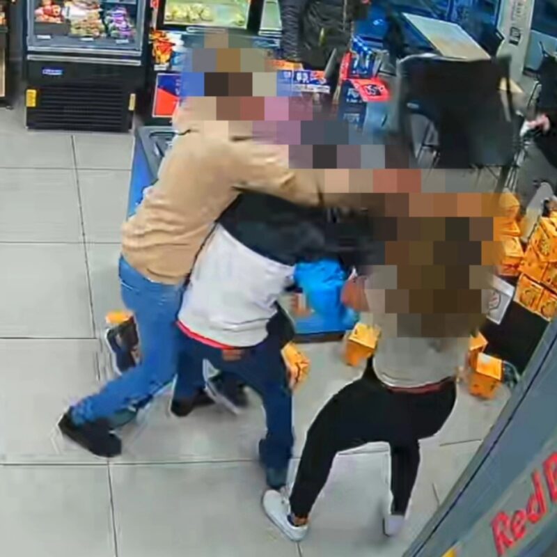 DOIS ROUBOS EM LOJA OXXO DO RUDGE RAMOS DURANTE MADRUGADAS SEGUIDAS; UM DELES TERMINA EM LUTA CORPORAL