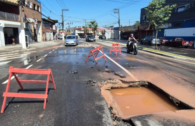 ROMPIMENTO DE ADUTORAS AFETA ABASTECIMENTO DE ÁGUA EM BAIRROS DE SÃO BERNARDO NESTA SEGUNDA (22)