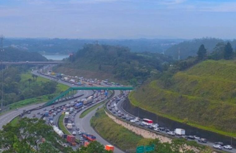 ANO NOVO: ANCHIETA E IMIGRANTES TÊM CONGESTIONAMENTO NA MANHÃ DESTA TERÇA (30)