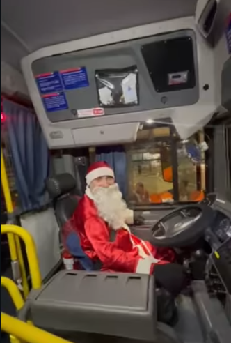 LINHA 147: MOTORISTA VESTIDO DE PAPAI NOEL ANIMA VIAGEM EM SÃO BERNARDO