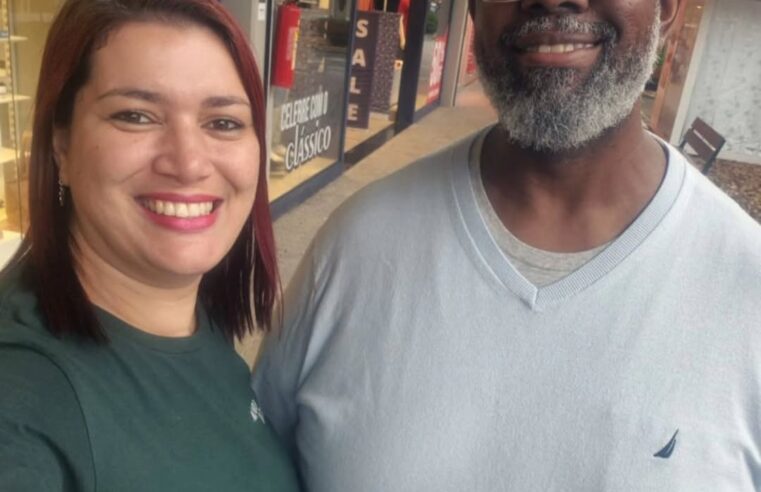 PÉRICLES PASSEIA NA OUTLET IMIGRANTES E TIRA FOTOS COM FÃS