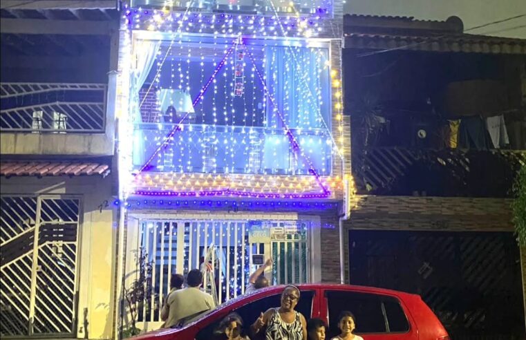 DONA ONOFRA ILUMINA O BOTUJURU E LEVA NATAL SOLIDÁRIO A MAIS DE 300 CRIANÇAS