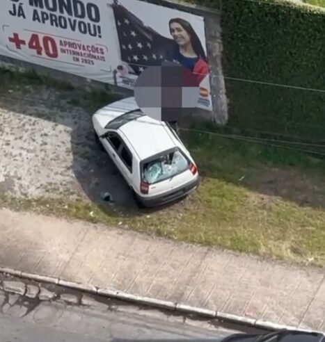 MULHER DESTRÓI CARRO NA AV. PERY RONCHETTI E PM E SAMU SÃO ACIONADOS