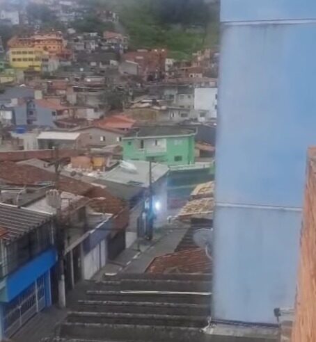 VÍDEO MOSTRA MOMENTO EM QUE TELHADO É ARRANCADO PELO VENTO NA VILA SÃO JOSÉ