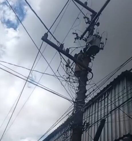 MORADOR REGISTRA NOVA TENTATIVA FRUSTRADA DA ENEL EM PRÉDIO SEM LUZ HÁ 100 HORAS NO RUDGE RAMOS