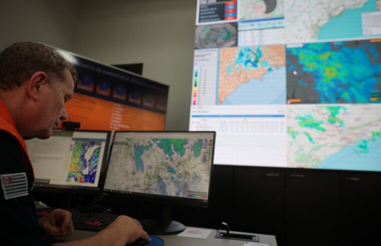 DEFESA CIVIL ALERTA PARA TEMPESTADE, VENTOS DE ATÉ 90 KM/H E ATIVA GABINETE DE CRISE EM SP