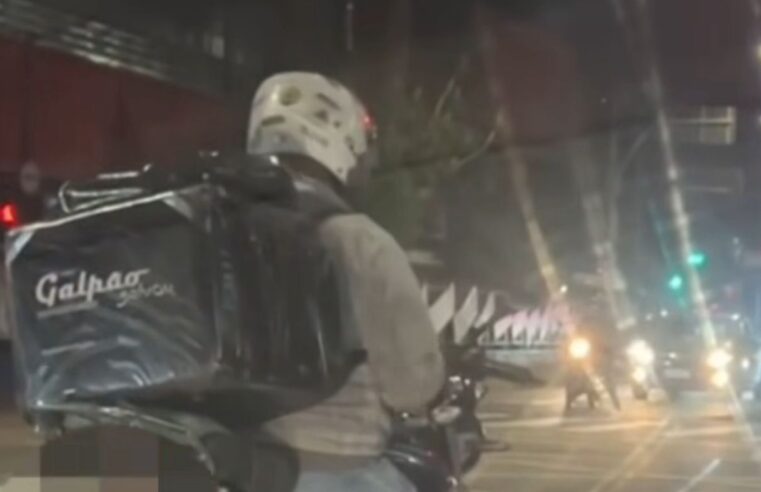 MOTOCICLISTA ESPALHA LEVEZA NO TRÂNSITO EM SÃO BERNARDO