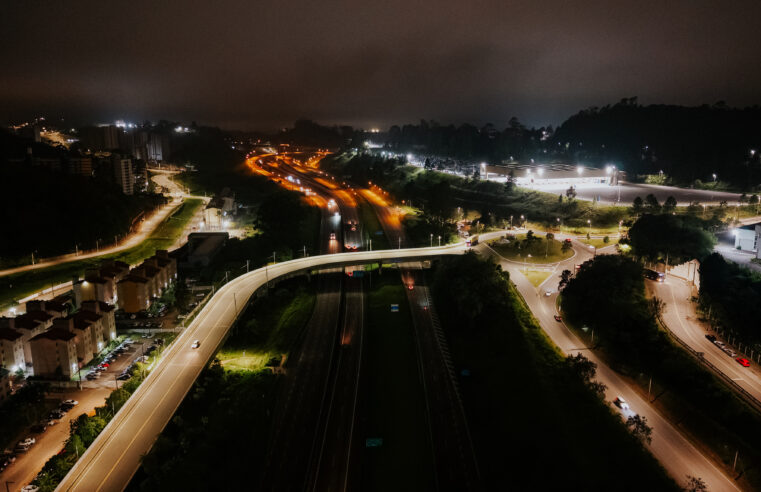 SEGURANÇA VIÁRIA DOS BAIRROS DEMARCHI, TERRA NOVA E BATISTINI É REFORÇADA COM NOVA ILUMINAÇÃO DA ALÇA DO VIADUTO TERRA NOVA