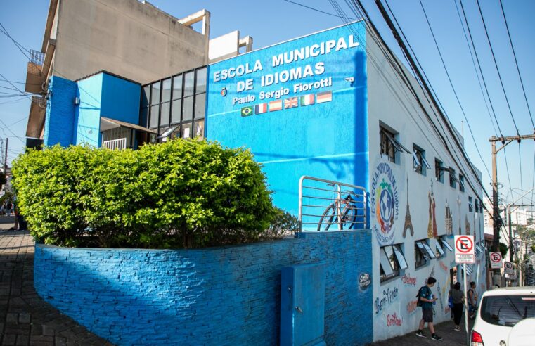 ESCOLA MUNICIPAL DE IDIOMAS PAULO SERGIO FIOROTTI DE SÃO CAETANO REGISTRA ALTO NÚMERO DE INSCRIÇÕES EM UM ÚNICO DIA