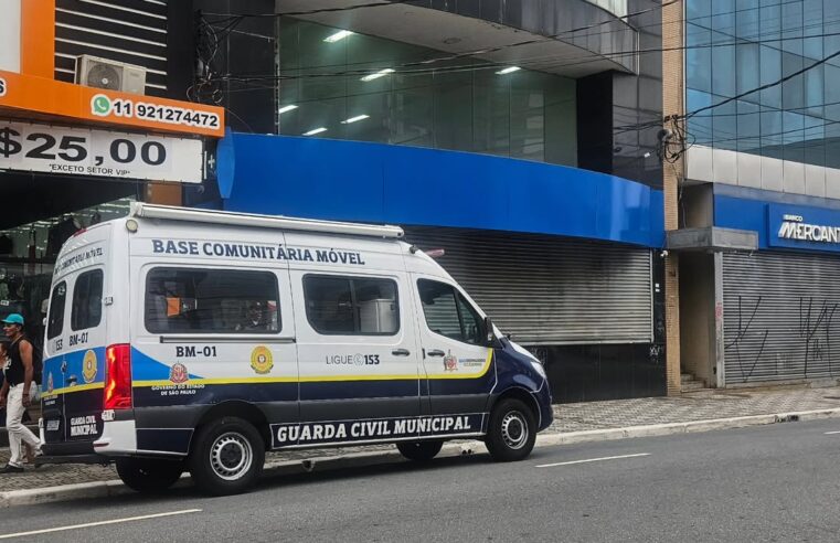 COM APOIO DA GCM, VIGILÂNCIA SANITÁRIA LACRA ESTABELECIMENTO NA MARECHAL E APREENDE COSMÉTICOS E SUPLEMENTOS IRREGULARES