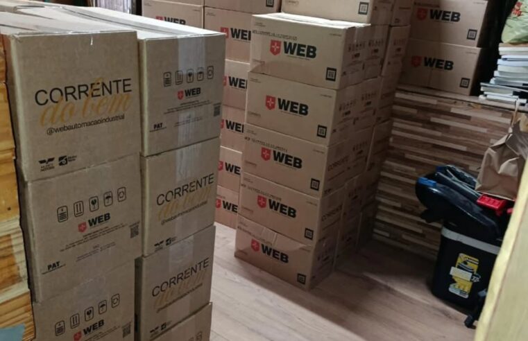 ANO COMEÇA COM SOLIDARIEDADE NO JARDIM CALUX COM ENTREGA DE CESTAS PROMOVIDA PELO CANTOR DEXTER E EMPRESA