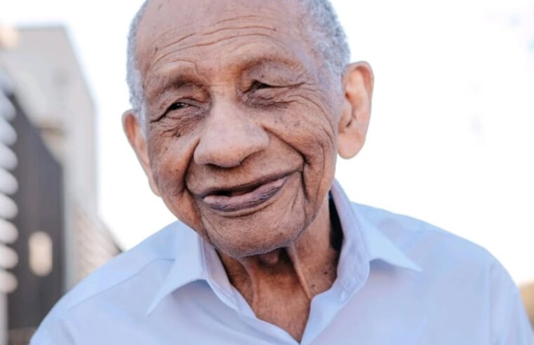 SEU JOÃO, MORADOR DO JARDIM CALUX, COMPLETA 116 ANOS COM SABEDORIA E UMA LINDA HISTÓRIA DE VIDA