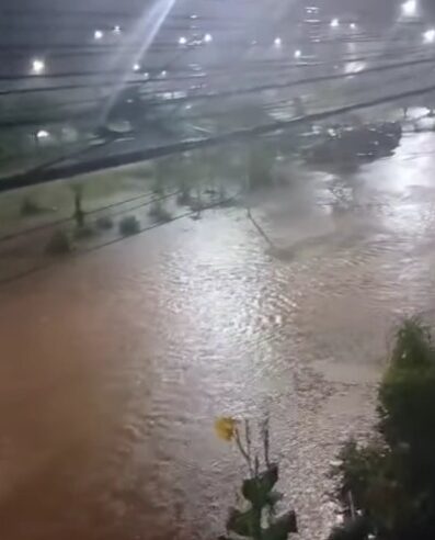FORTE CHUVA CAUSA ESTRAGOS EM RIBEIRÃO PIRES E RIO GRANDE DA SERRA