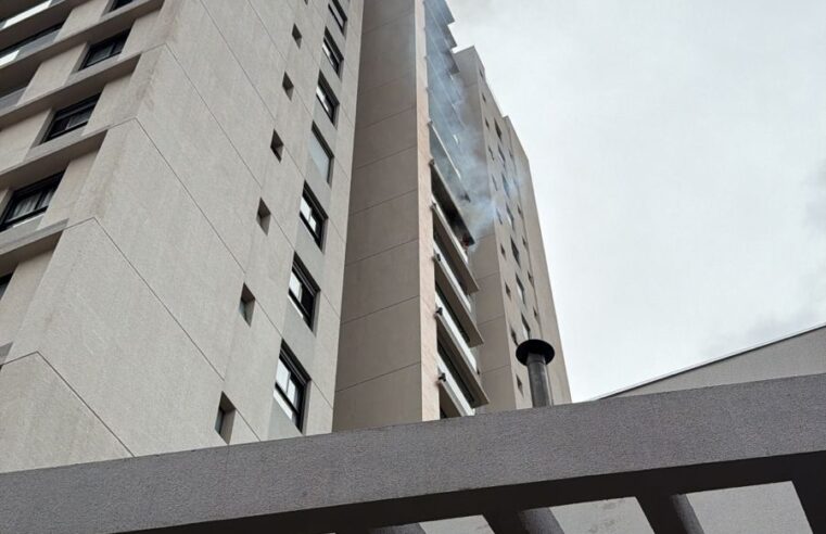 INCÊNDIO ATINGE APARTAMENTO NA AVENIDA SENADOR VERGUEIRO, EM SÃO BERNARDO
