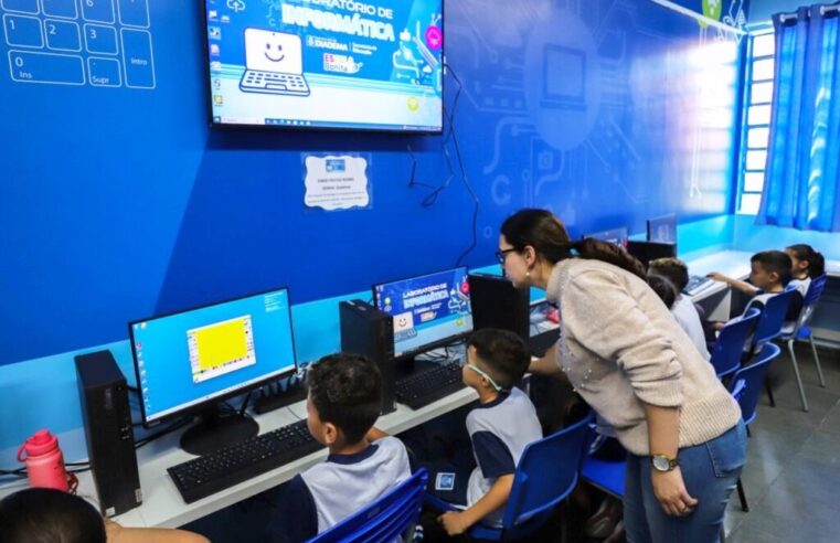 ESTUDANTES DA REDE MUNICIPAL DE DIADEMA TERÃO AULAS DE COMPUTAÇÃO A PARTIR DE 2026