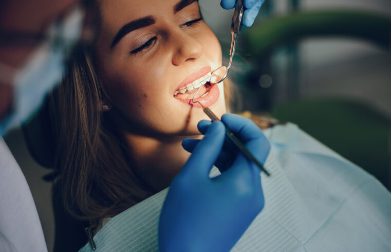 USO DE APARELHOS ORTODÔNTICOS/ALINHADORES: SAÚDE E ESTÉTICA