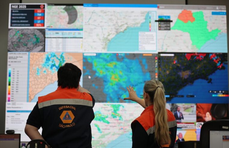 DEFESA CIVIL MOBILIZA GABINETE DE CRISE E MANTÉM ALERTA PARA CHUVAS INTENSAS NO LITORAL DE SP NESTA SEGUNDA (23)