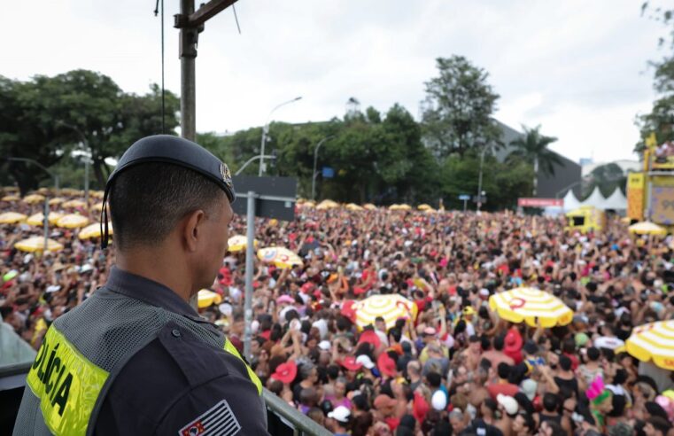 POLICIAIS DISFARÇADOS DE ETS PRENDEM TRÊS POR VENDA DE BEBIDA ADULTERADA EM MEGABLOCO NO IBIRAPUERA