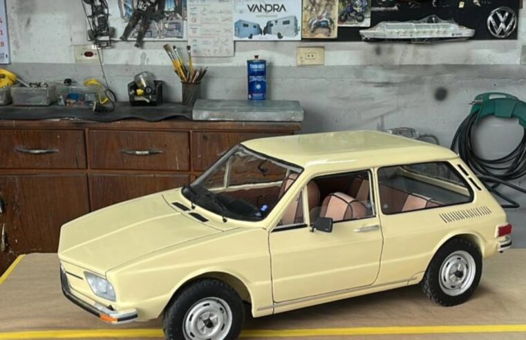 ARTESÃO DE SANTO ANDRÉ RECRIA MINIATURA DE 87 CM DA BRASÍLIA 1973 E ULTRAPASSA 1 MILHÃO DE VISUALIZAÇÕES