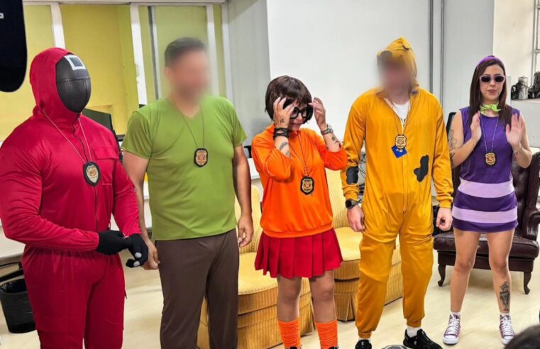 POLICIAIS FANTASIADOS DE SCOOBY-DOO PRENDEM TRIO E RECUPERAM OITO CELULARES