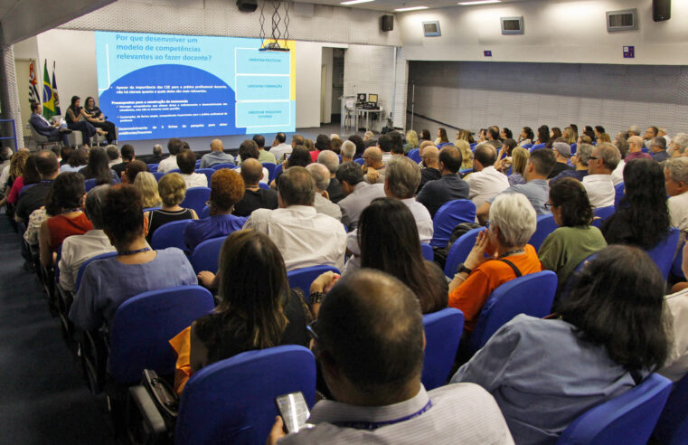 EVENTO NA USCS DISCUTE IA E HABILIDADES SOCIOEMOCIONAIS NA CARREIRA DOCENTE
