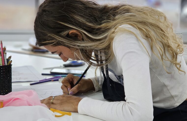 CONTINUAM ABERTAS AS INSCRIÇÕES PARA CURSO GRATUITO FOCADO EM DESIGN DE MODA EM MAUÁ | PONTO DA MODA