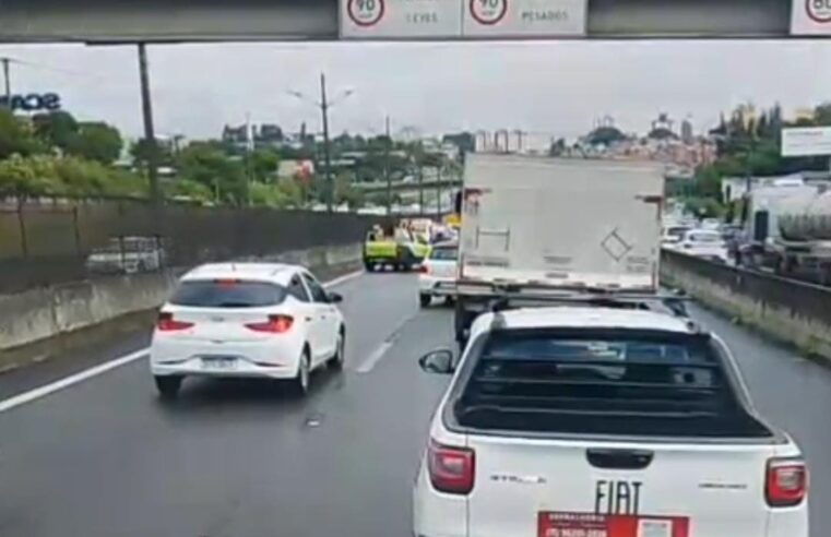 ENGAVETAMENTO COM CINCO VEÍCULOS COMPLICA TRÂNSITO NA VIA ANCHIETA EM SÃO BERNARDO