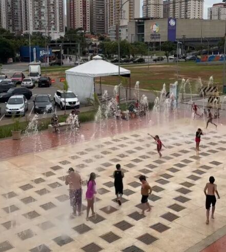 QUARTA-FEIRA DE CARNAVAL TEM MOVIMENTO NA FONTE INTERATIVA DO PAÇO