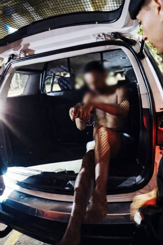 ROMU PRENDE HOMEM EM FLAGRANTE POR ROUBO APÓS INVASÃO DE CASA NO ALVES DIAS