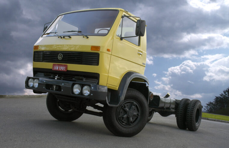 VOLKSWAGEN CAMINHÕES E ÔNIBUS CELEBRA 45 ANOS DE SUCESSOS