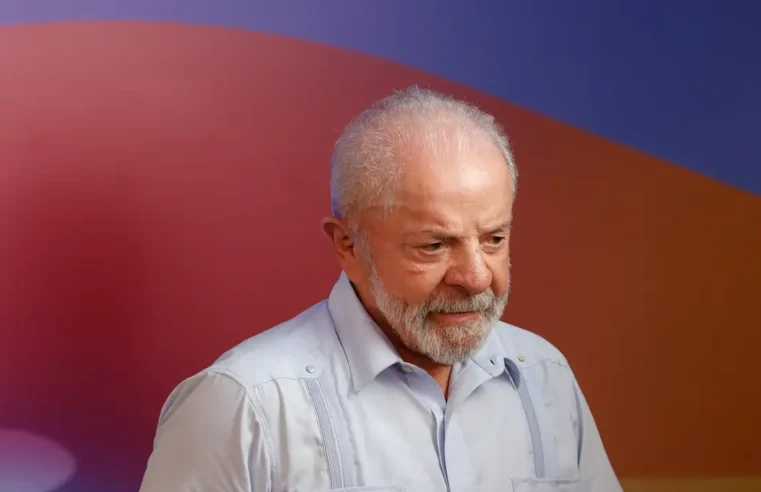 LULA PARABENIZA EQUIPE DO FILME O AGENTE SECRETO APÓS INDICAÇÕES AO OSCAR