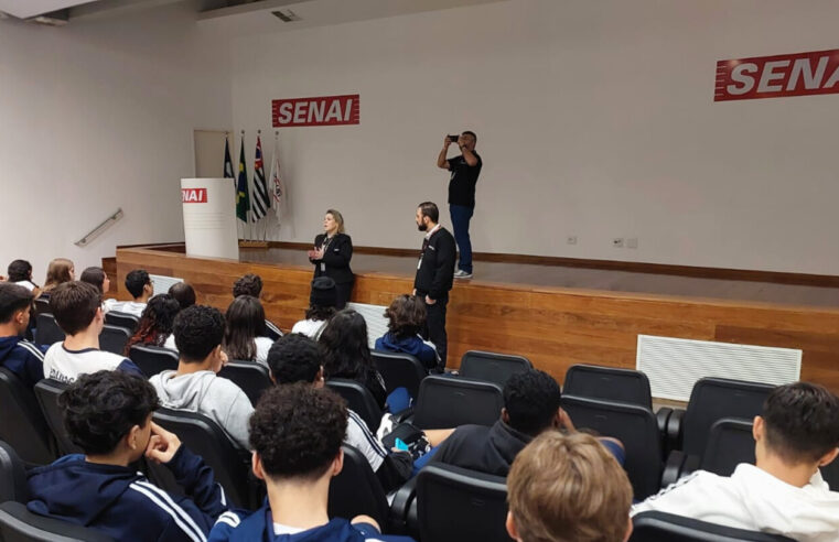 ALUNOS DA EME ALCINA DANTAS FEIJÃO VISITAM UNIDADE DO SENAI E CONHECEM TECNOLOGIAS DA INDÚSTRIA 4.0