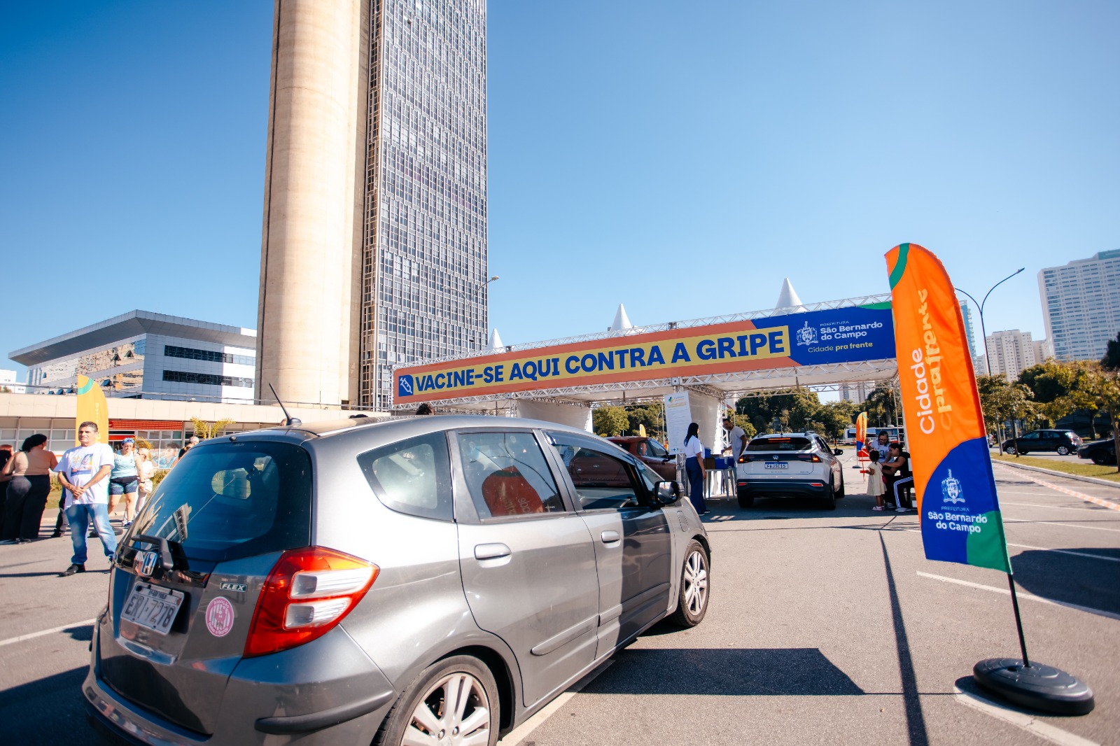 DRIVE-THRU DE VACINAÇÃO CONTRA A GRIPE SEGUE ATÉ FIM DE MAIO EM SÃO BERNARDO