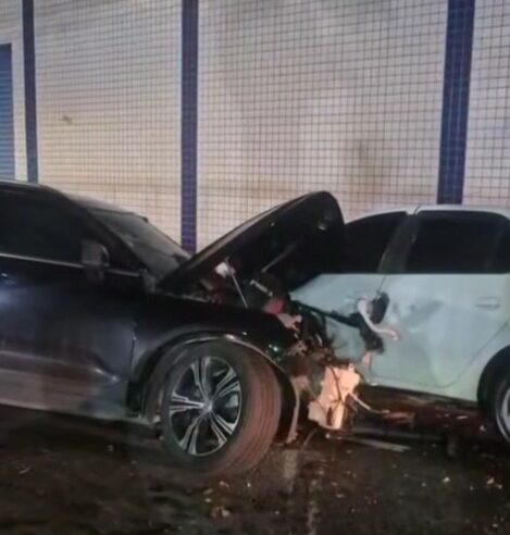 IDOSO DE 77 ANOS MORRE APÓS MOTORISTA SOFRER MAL SÚBITO E COLIDIR CONTRA ÁRVORE EM SANTO ANDRÉ