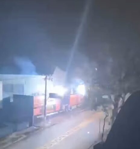 EXPLOSÃO NA REDE ELÉTRICA NA AVENIDA PADRE ANCHIETA, NO JORDANÓPOLIS