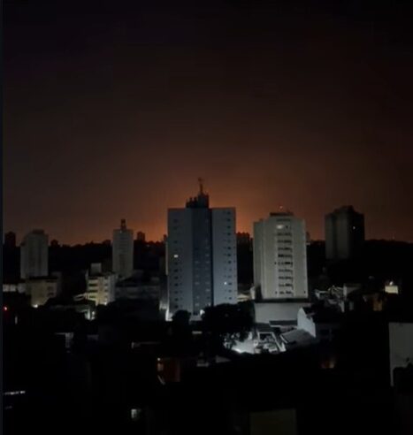 ESTRONDO, TREMOR E ACIONAMENTO DE FLARE NO POLO PETROQUÍMICO MOBILIZAM BOMBEIROS NA MADRUGADA DESTA TERÇA-FEIRA (17) EM SANTO ANDRÉ