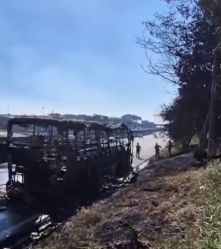 ÔNIBUS É CONSUMIDO PELO FOGO NA ANCHIETA EM SÃO BERNARDO