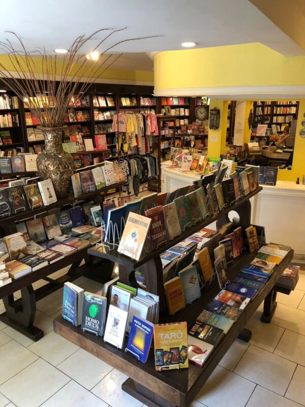 DIA DO LIVRO: CONHE&Ccedil;A A LIVRARIA COM ESPA&Ccedil;O GOURMET NO RUDGE RAMOS QUE ENCANTA LEITORES H&Aacute; 48 ANOS