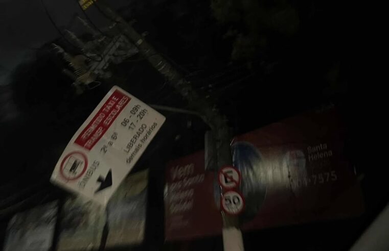 POSTE QUEBRA E DEIXA TRECHO DA AV. MARIA SERVIDEI DEMARCHI SEM ENERGIA NESTA SEGUNDA (13)