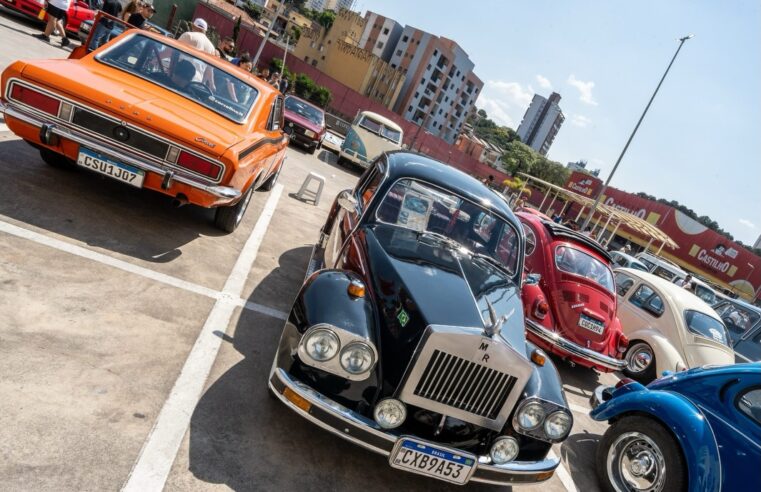 GRATUITO: ENCONTRO DE CARROS ANTIGOS REÚNE APAIXONADOS POR AUTOMÓVEIS NO SÃO BERNARDO PLAZA