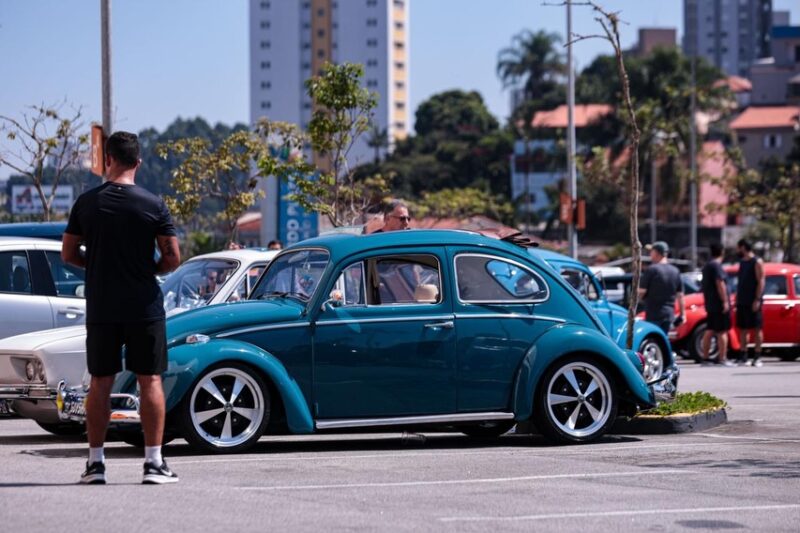 VEJA COMO FOI O ENCONTRO DE CARROS ANTIGOS QUE REUNIU APAIXONADOS POR AUTOM&Oacute;VEIS EM S&Atilde;O BERNARDO