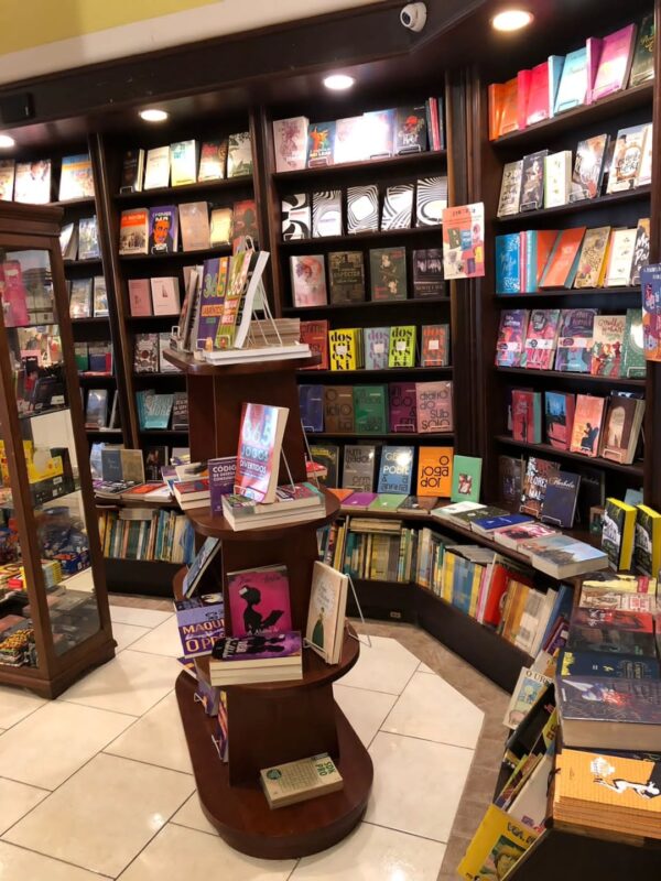 DIA DO LIVRO: CONHE&Ccedil;A A LIVRARIA COM ESPA&Ccedil;O GOURMET NO RUDGE RAMOS QUE ENCANTA LEITORES H&Aacute; 48 ANOS