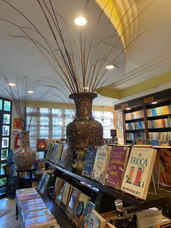 DIA DO LIVRO: CONHE&Ccedil;A A LIVRARIA COM ESPA&Ccedil;O GOURMET NO RUDGE RAMOS QUE ENCANTA LEITORES H&Aacute; 48 ANOS