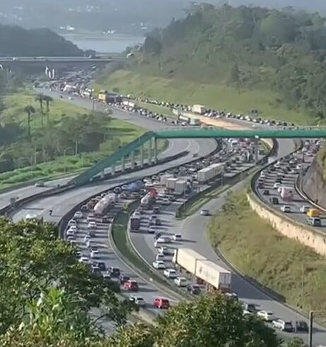 FERIADO DO TRABALHADOR DEVE LEVAR ATÉ 303 MIL VEÍCULOS AO LITORAL PELAS RODOVIAS ANCHIETA E IMIGRANTES