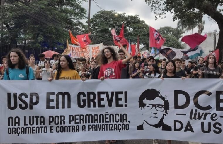 ALUNOS DA USP PROTESTAM POR MORADIA E ALIMENTAÇÃO EM SÃO PAULO